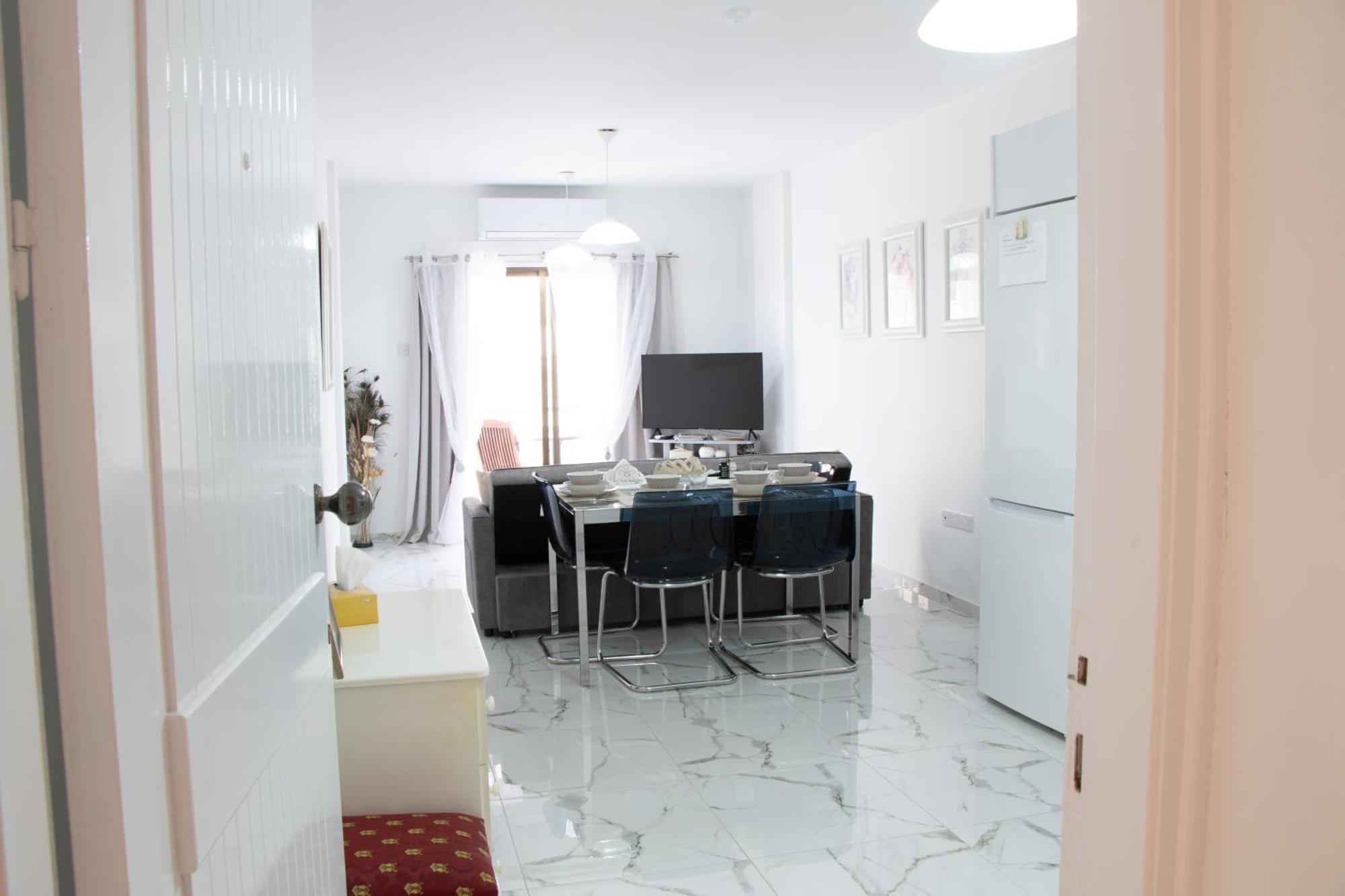 Apartment,Near The Beach Pinikoudes Lárnaka Eksteriør bilde
