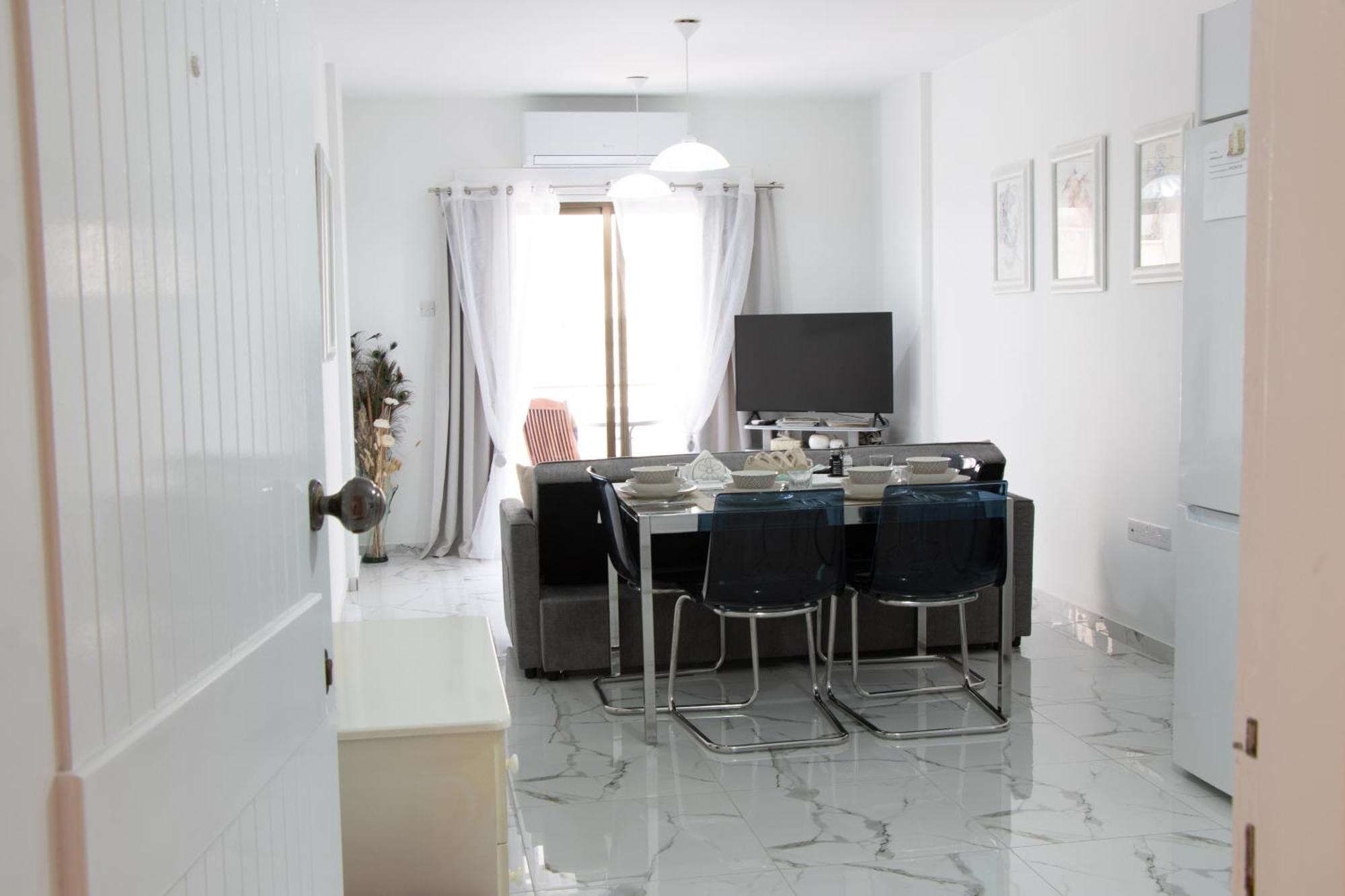 Apartment,Near The Beach Pinikoudes Lárnaka Eksteriør bilde